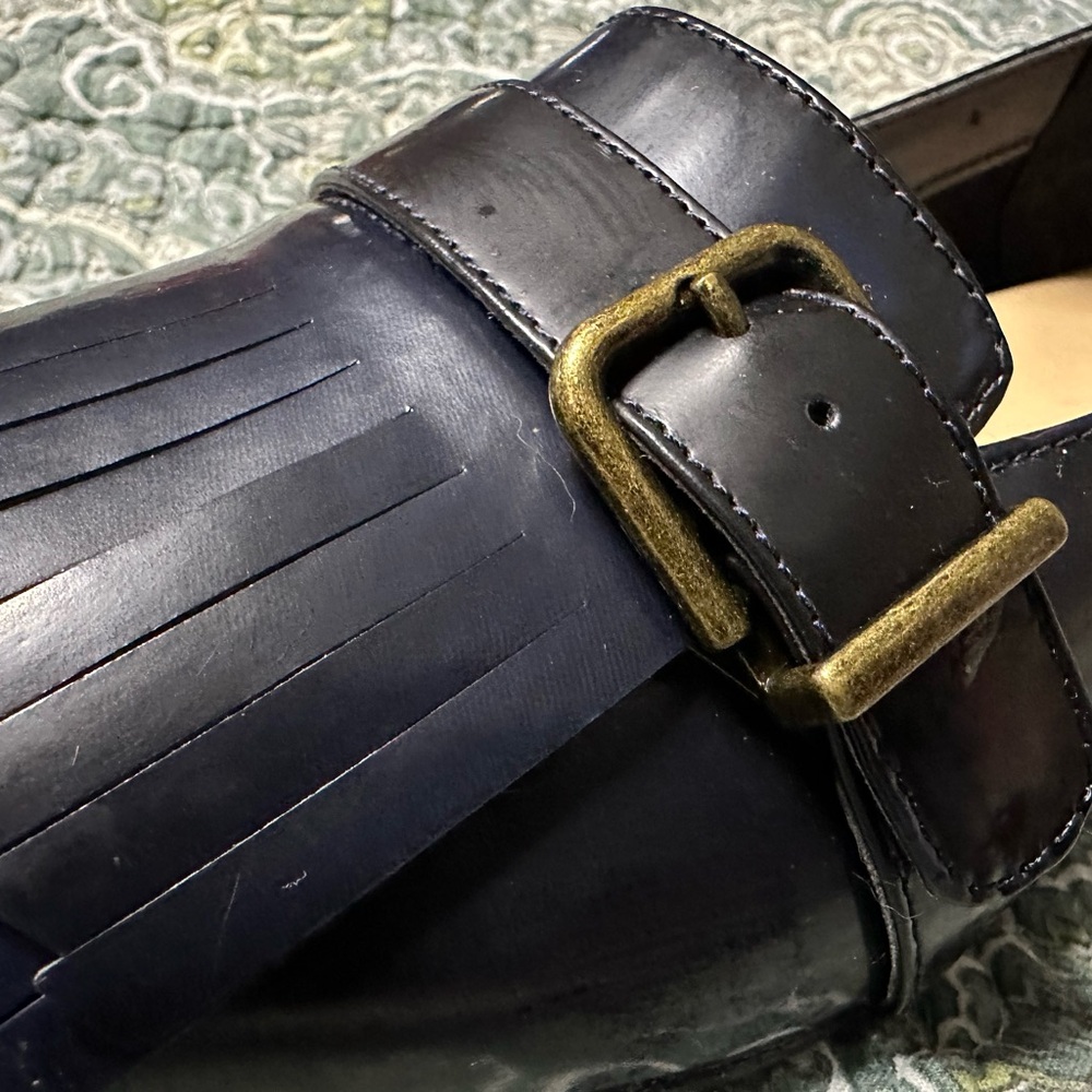 Clark’s 7.5M Women’s Navy shoes. Leather upper with kilt detail, buckle strap. - Picture 2 of 5